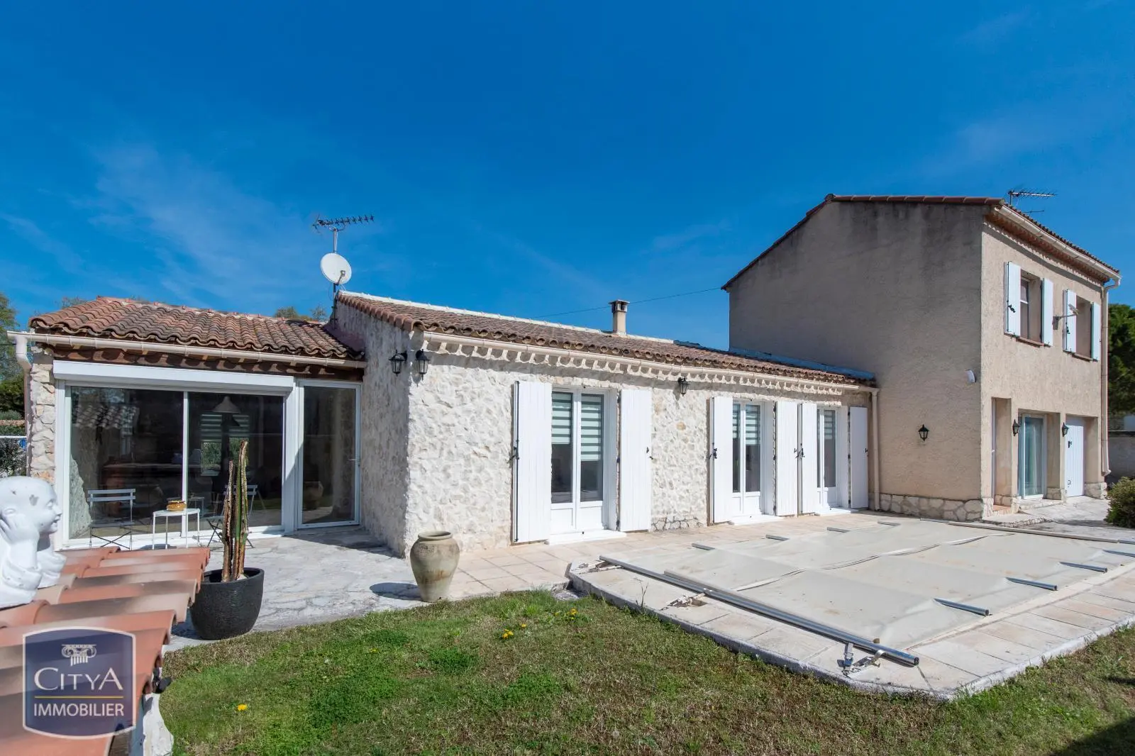 Photo 1 Maison 5 pièces 150m²