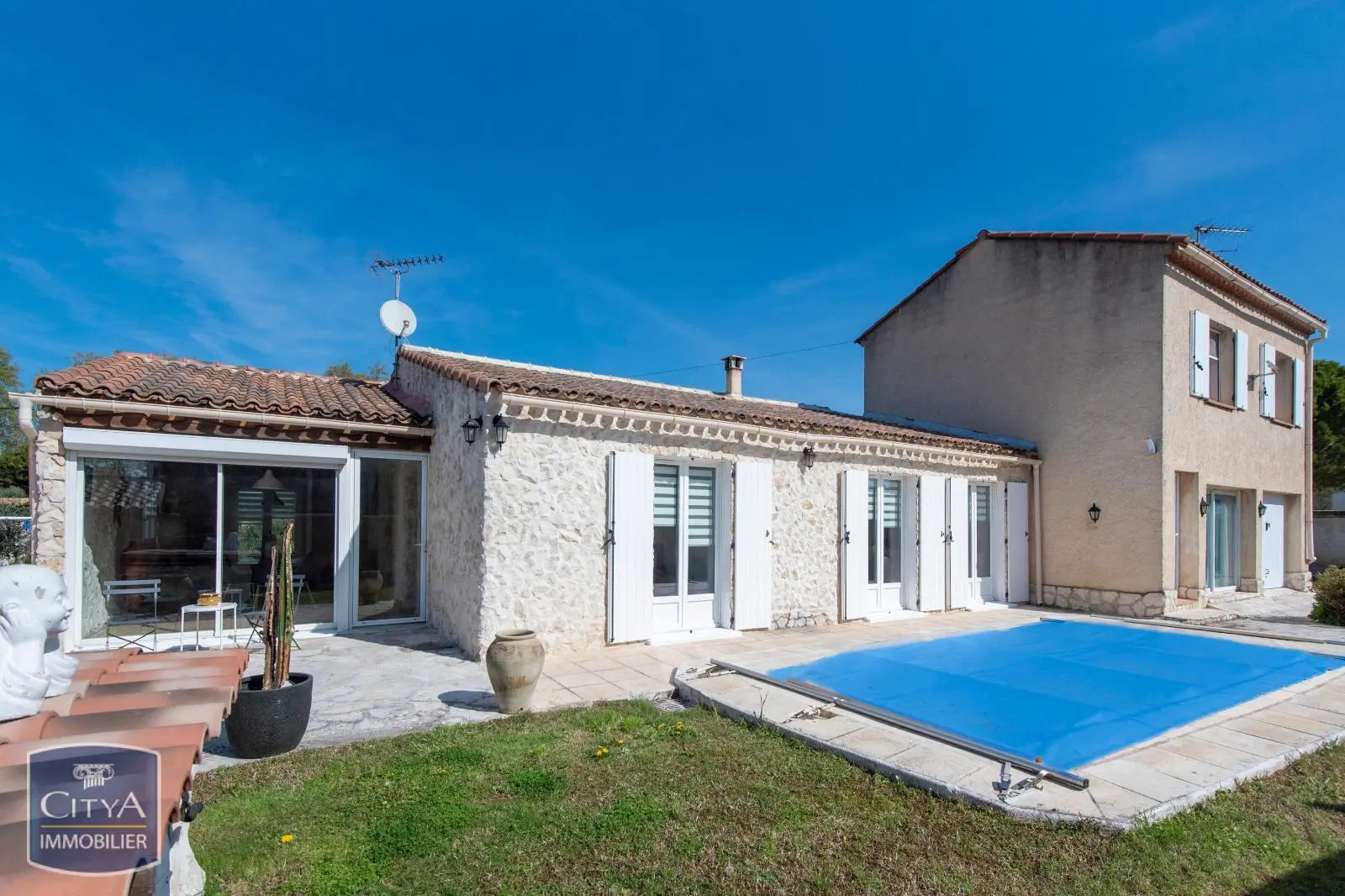 Photo 1 Maison 5 pièces 150m²