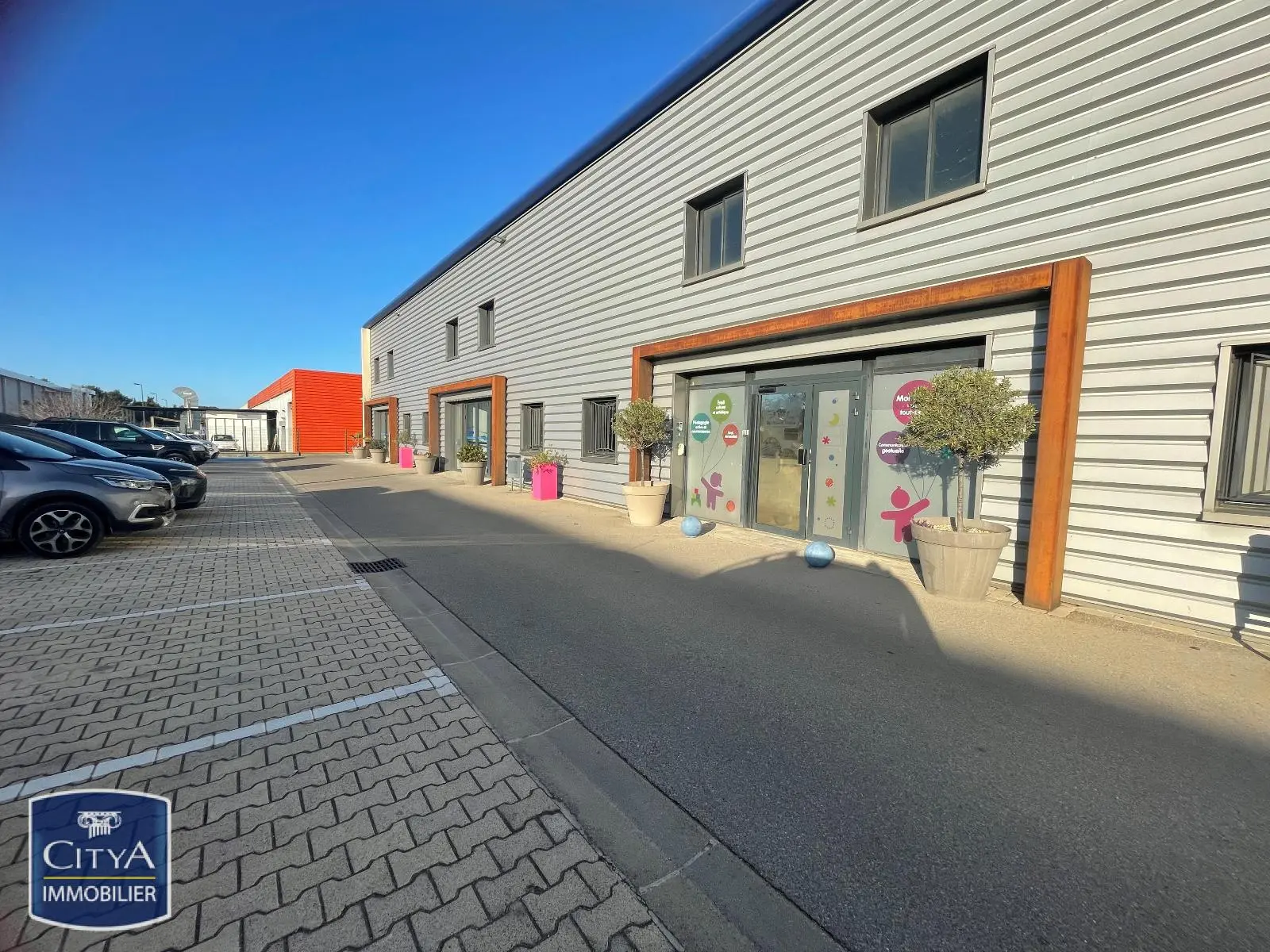 Photo 1 Local Commercial 210m²