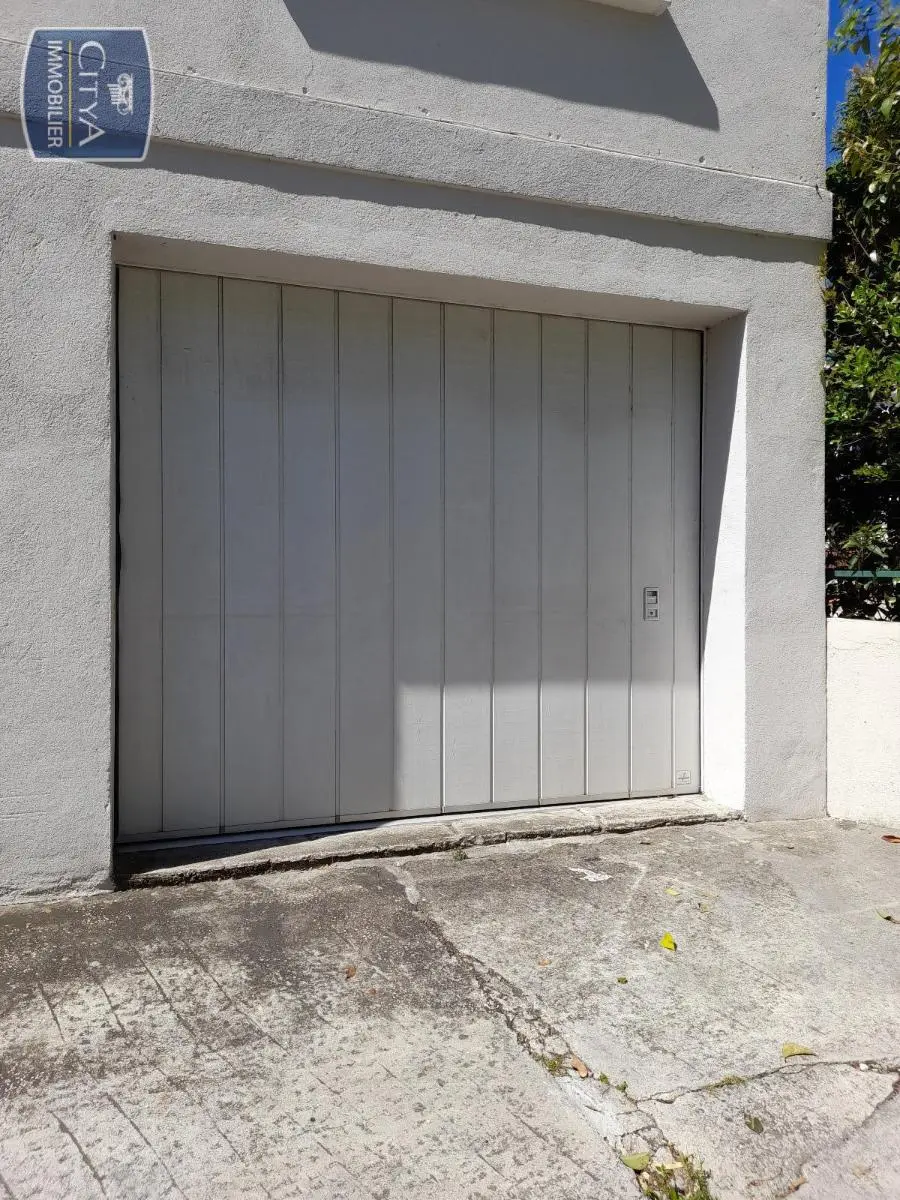 Photo 1 Parking
