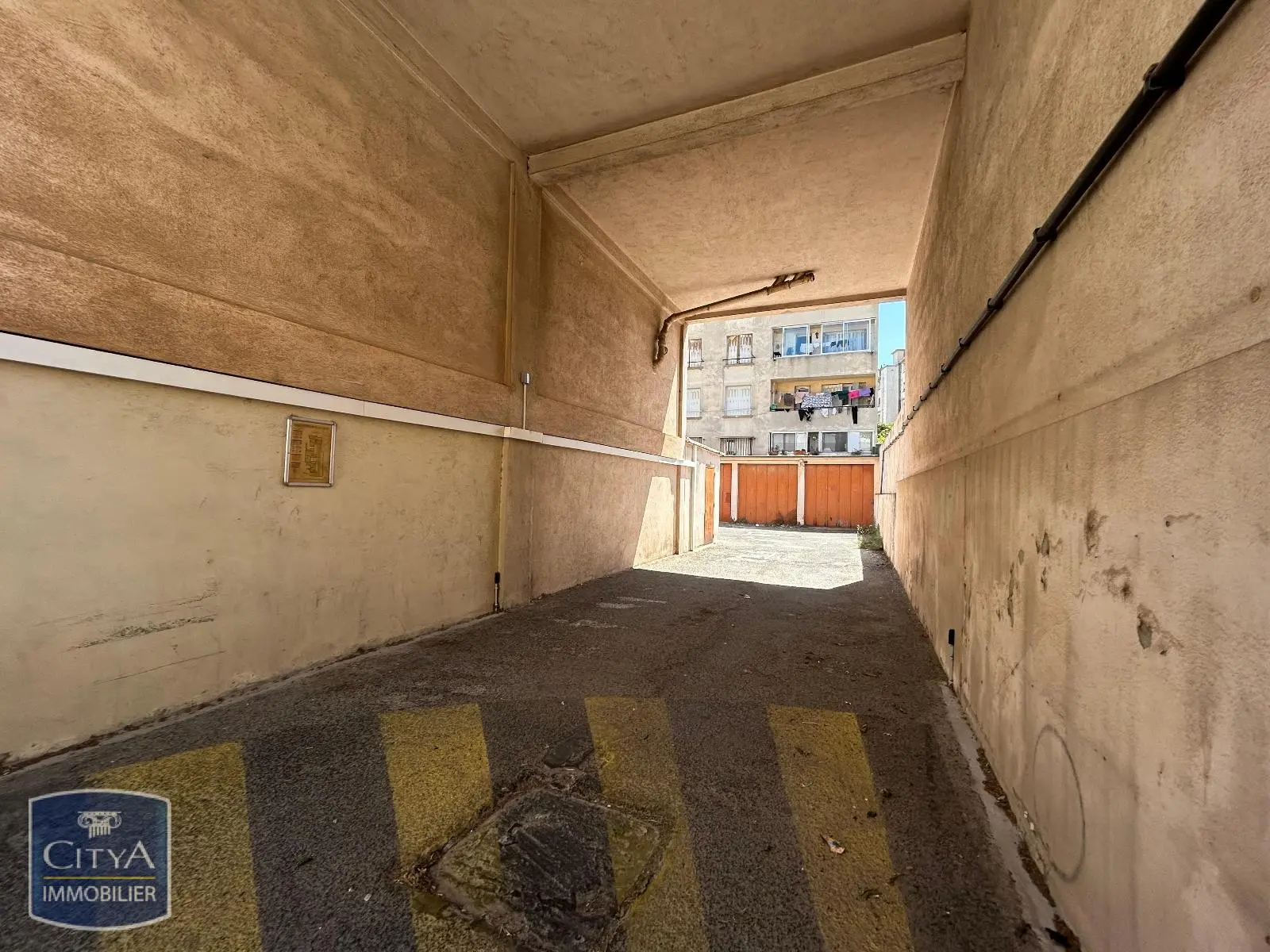 Photo 2 Parking