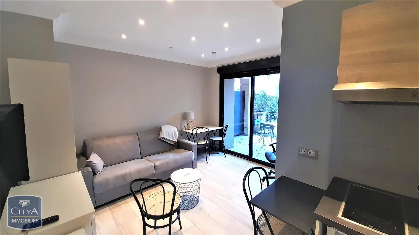 Photo 1 Appartement 1 pièce 17.57m²