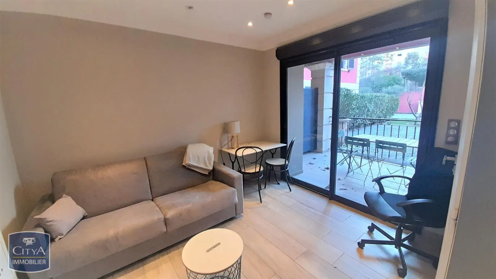 Photo 2 Appartement 1 pièce 17.57m²
