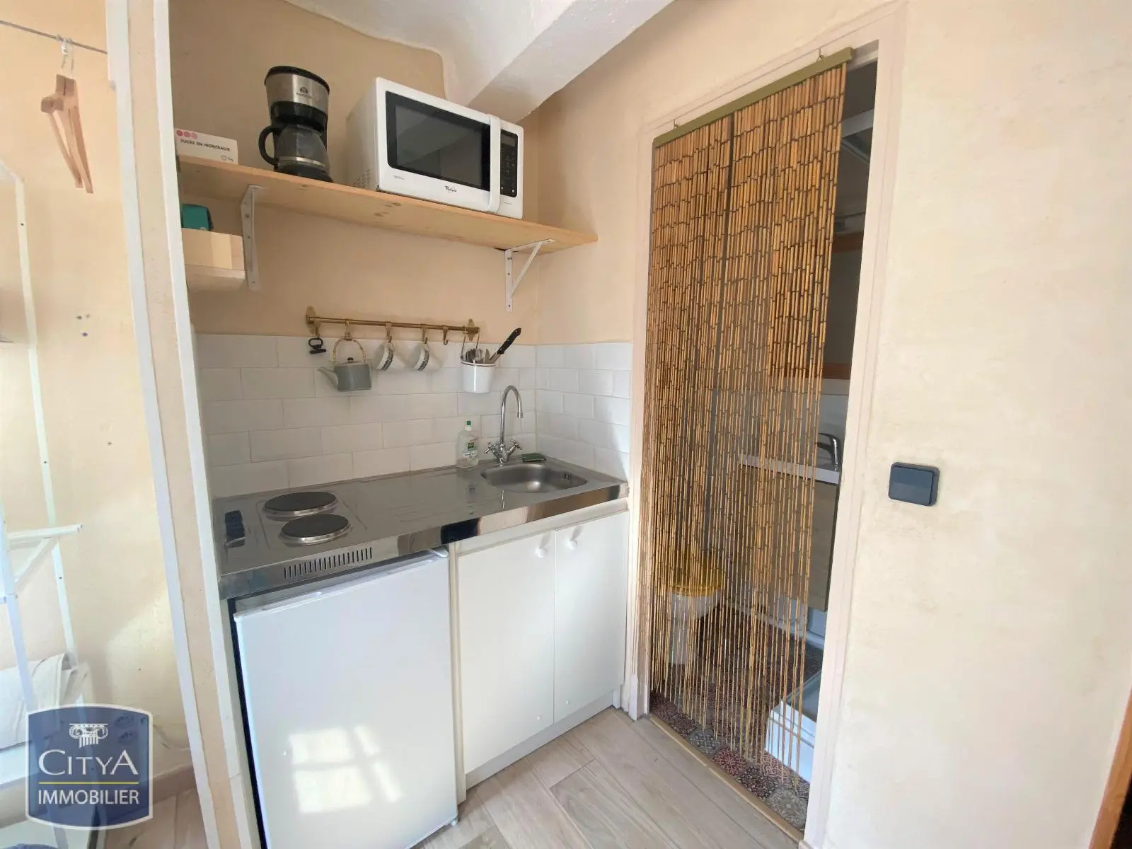 Photo 2 Appartement 1 pièce 9.96m²
