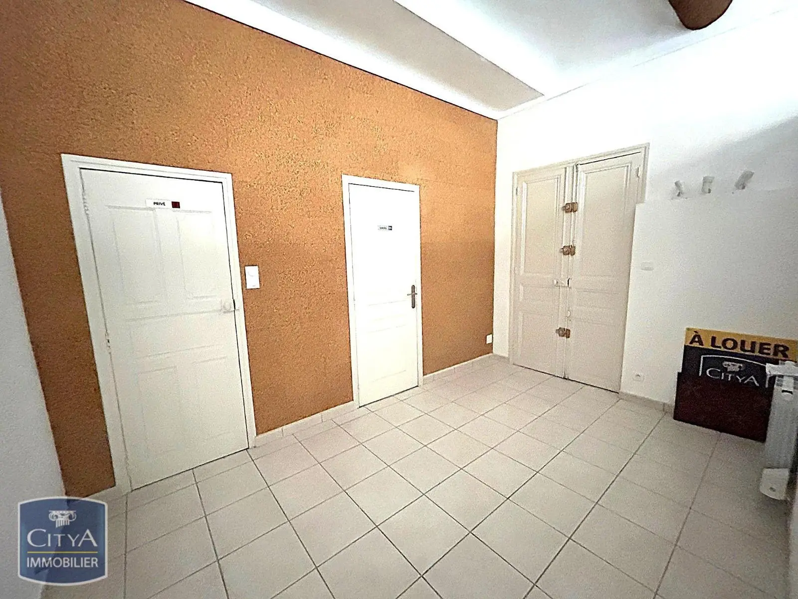 Photo 1 Local Professionnel