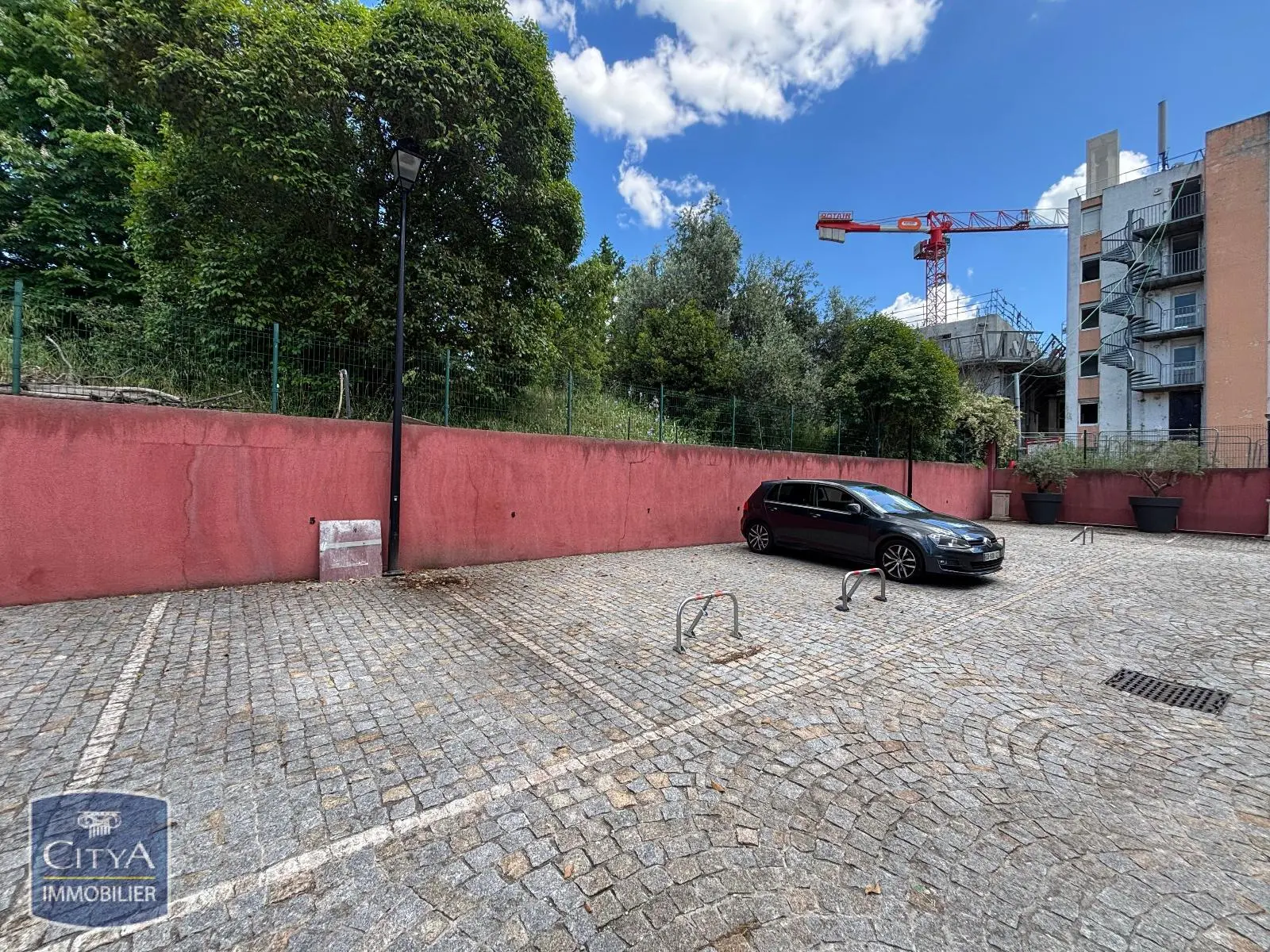 Photo 1 Parking
