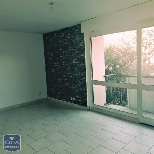 Photo 2 Appartement 1 pièce 28.39m²