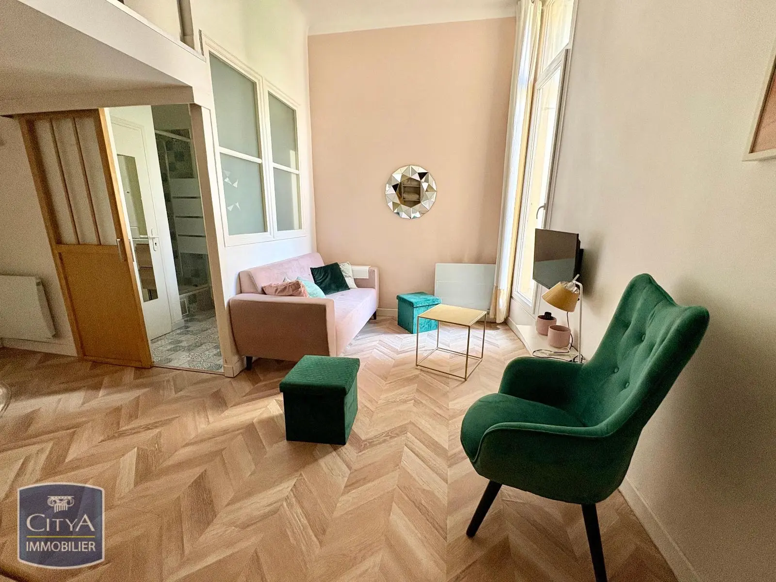 Photo 1 Appartement 1 pièce 23.74m²