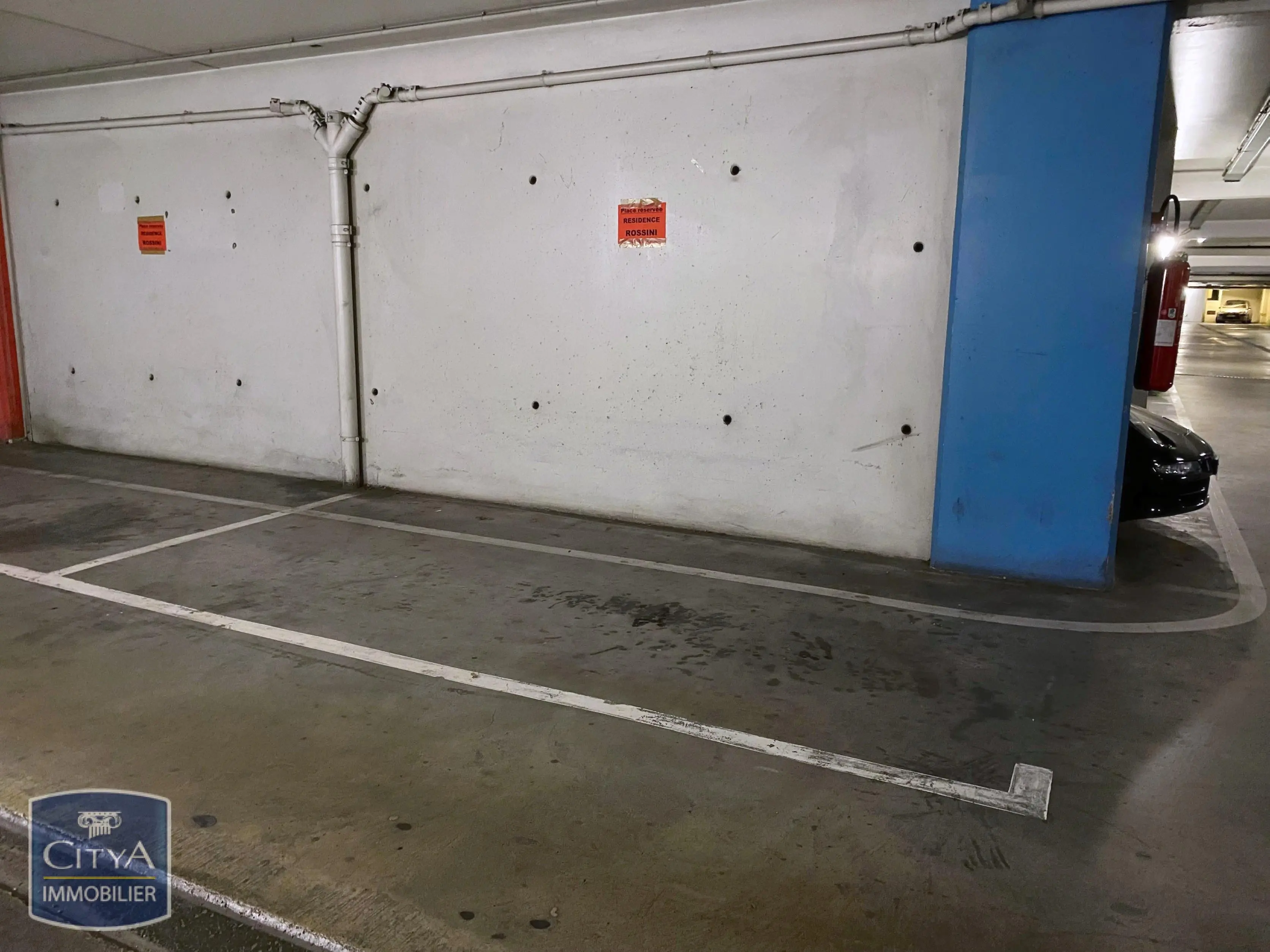 Photo 1 Parking