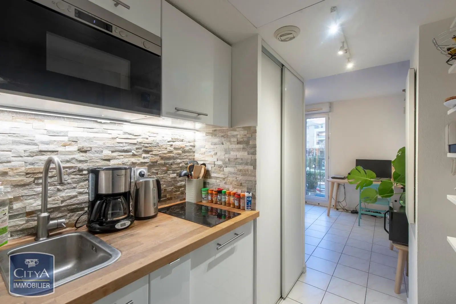 Photo 2 Appartement 1 pièce 17.71m²