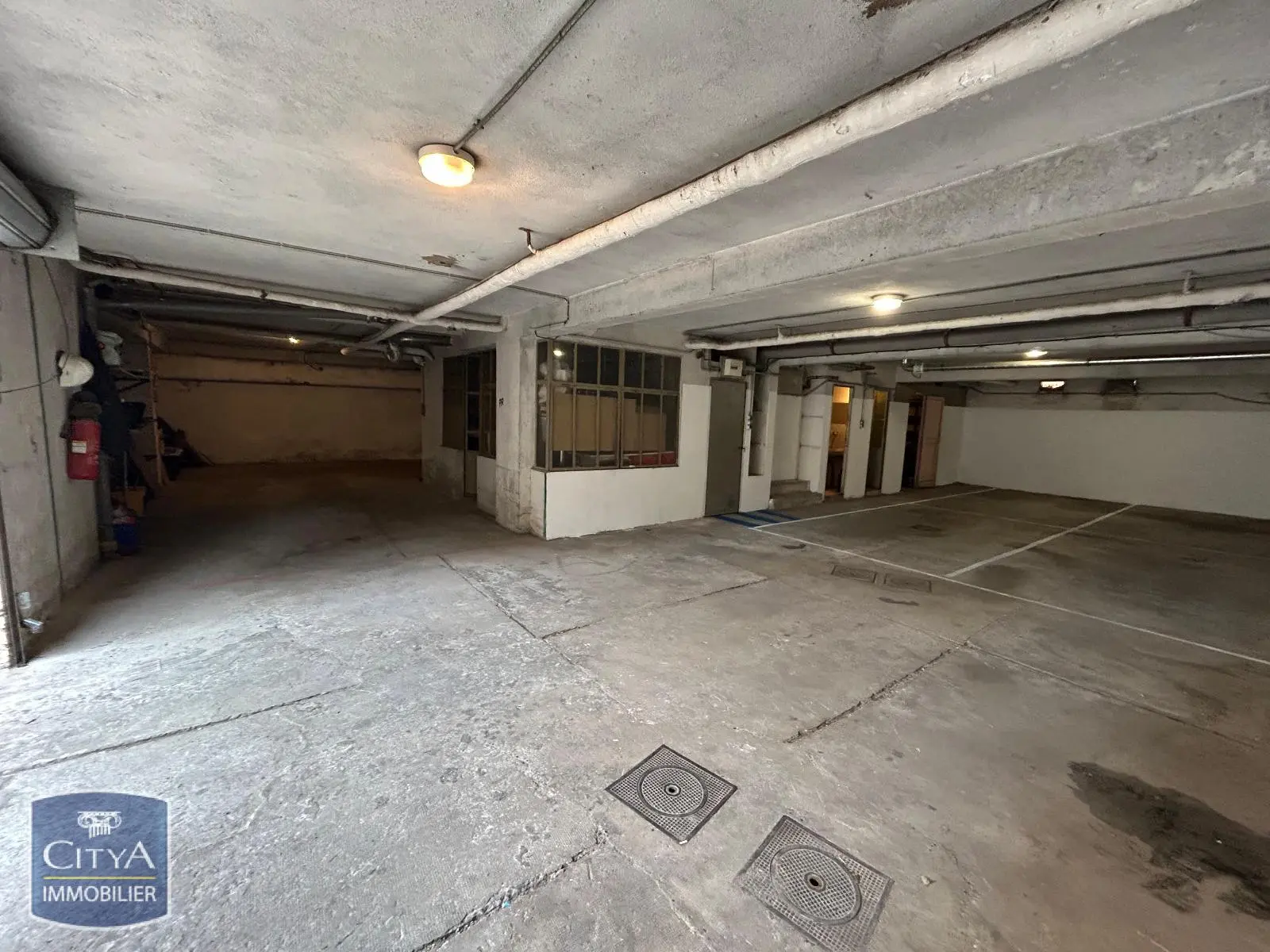 Photo 1 Local Professionnel 201m²