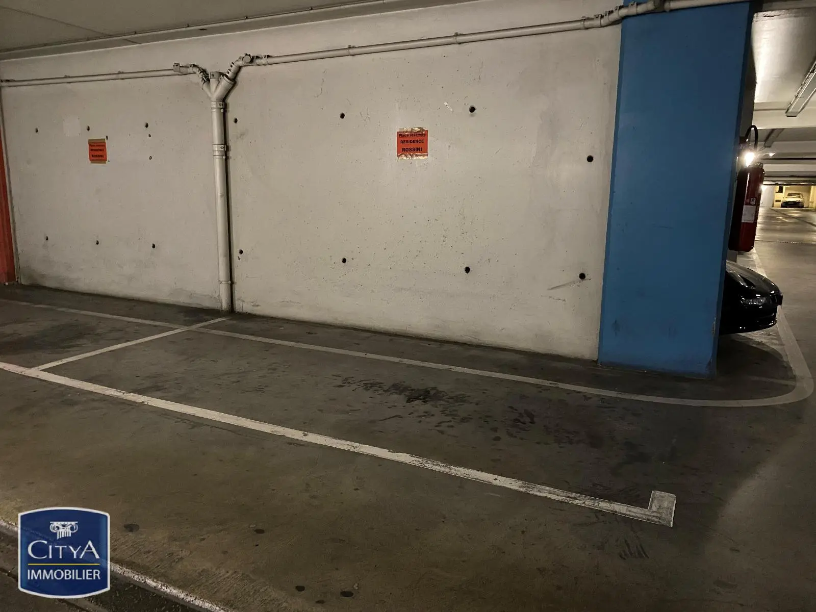 Photo 1 Parking