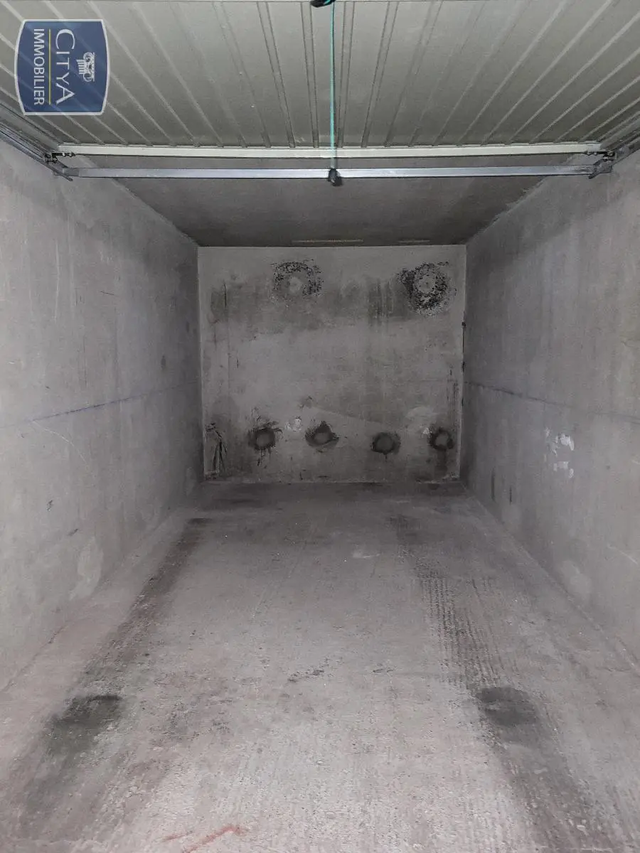 Photo 3 Parking