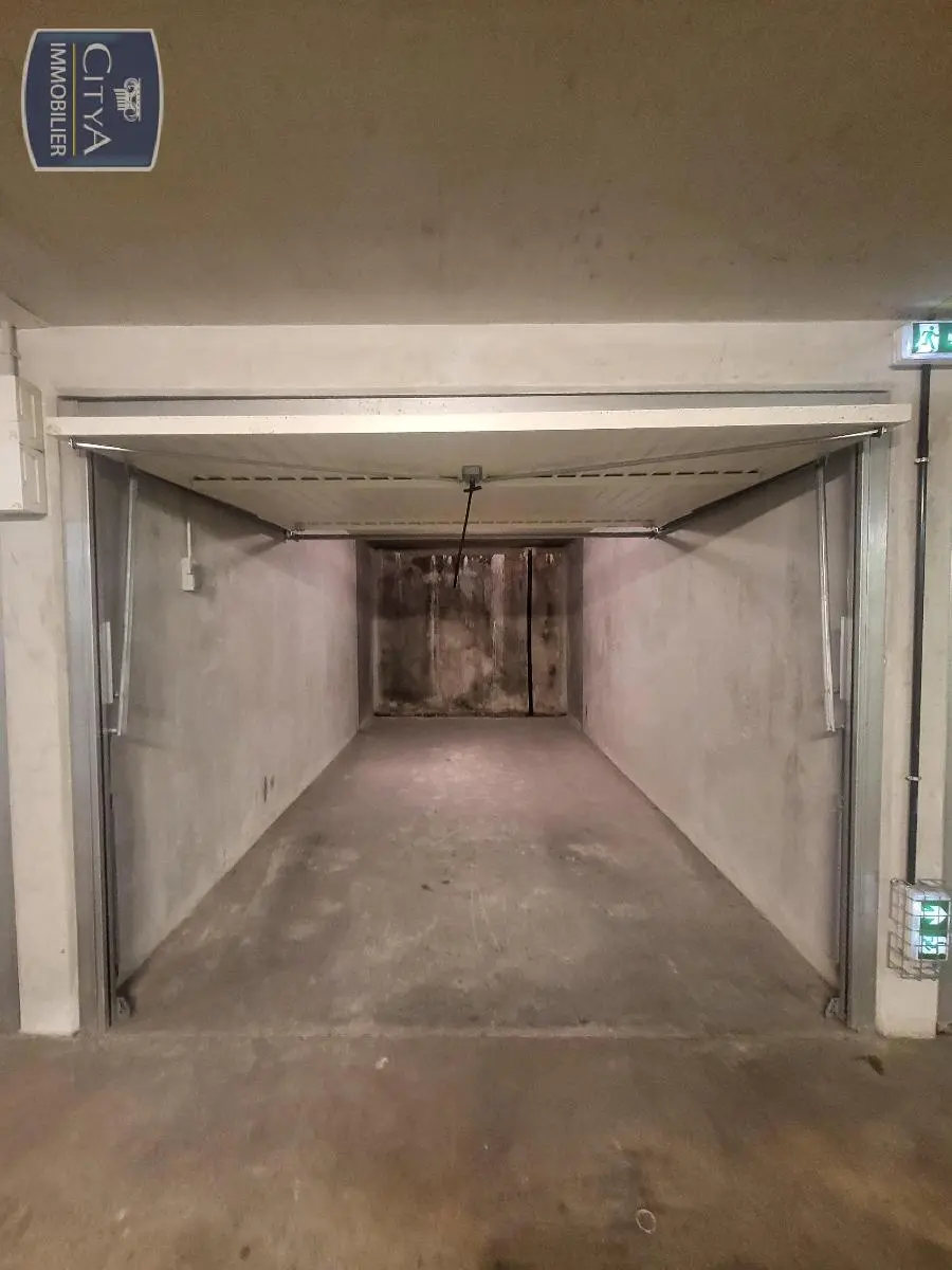 Photo 3 Parking