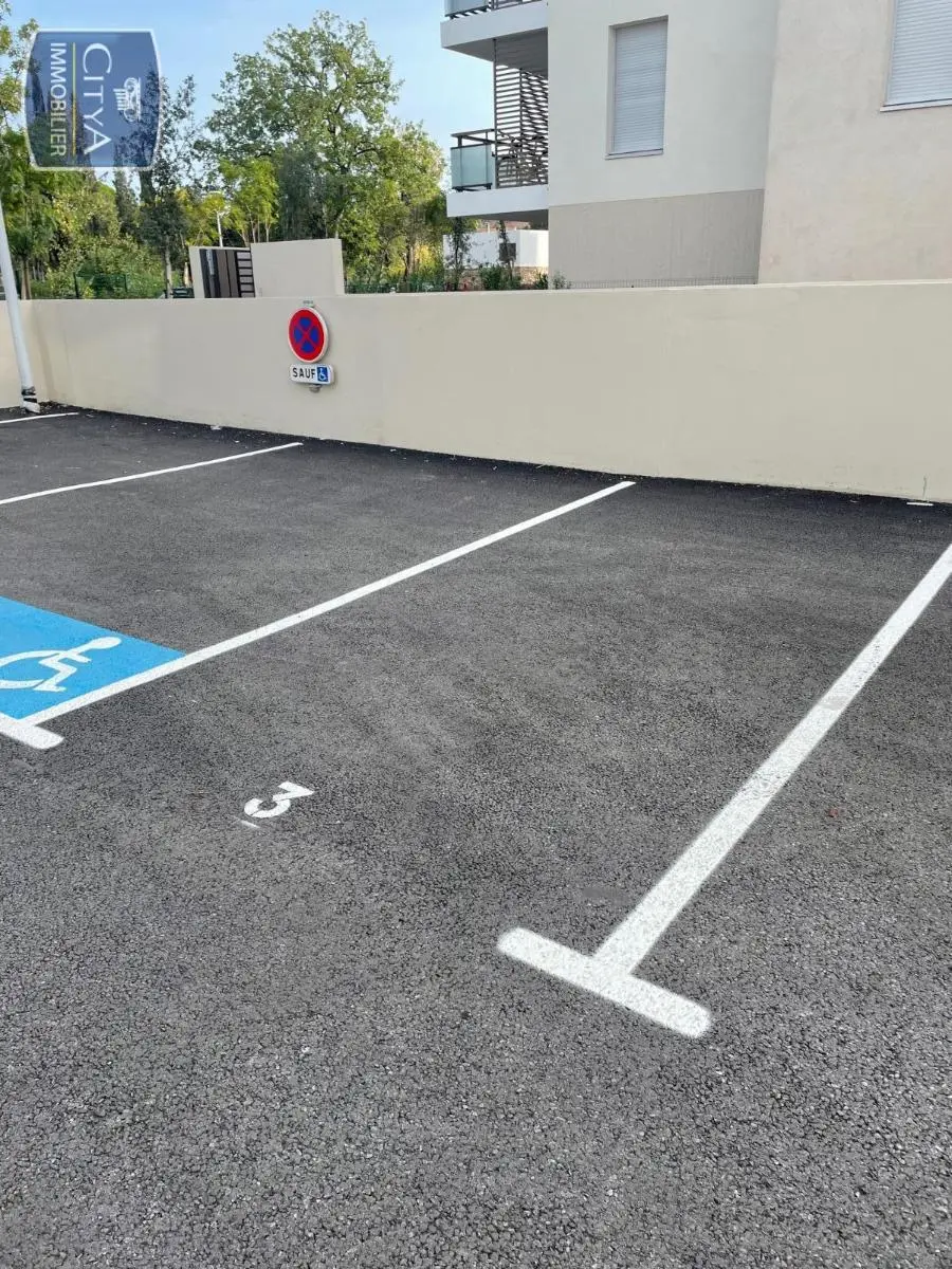 Photo 1 Parking