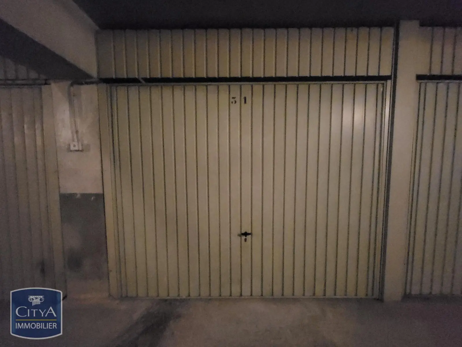 Photo 2 Parking