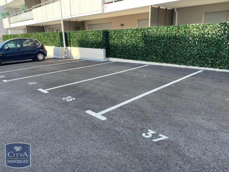 Photo 1 Parking