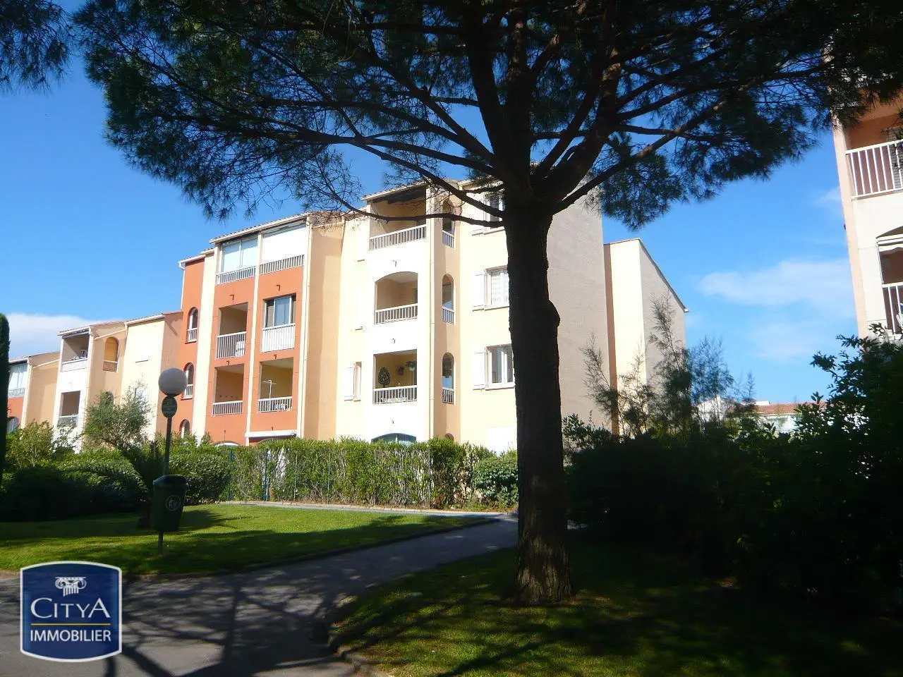 Photo 1 Appartement 1 pièce 24.8m²