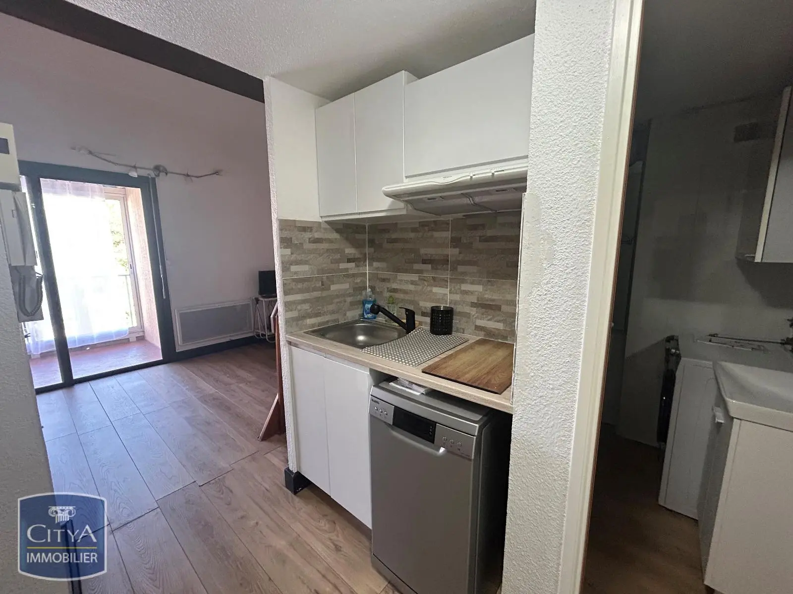 Photo 1 Appartement 1 pièce 24.8m²