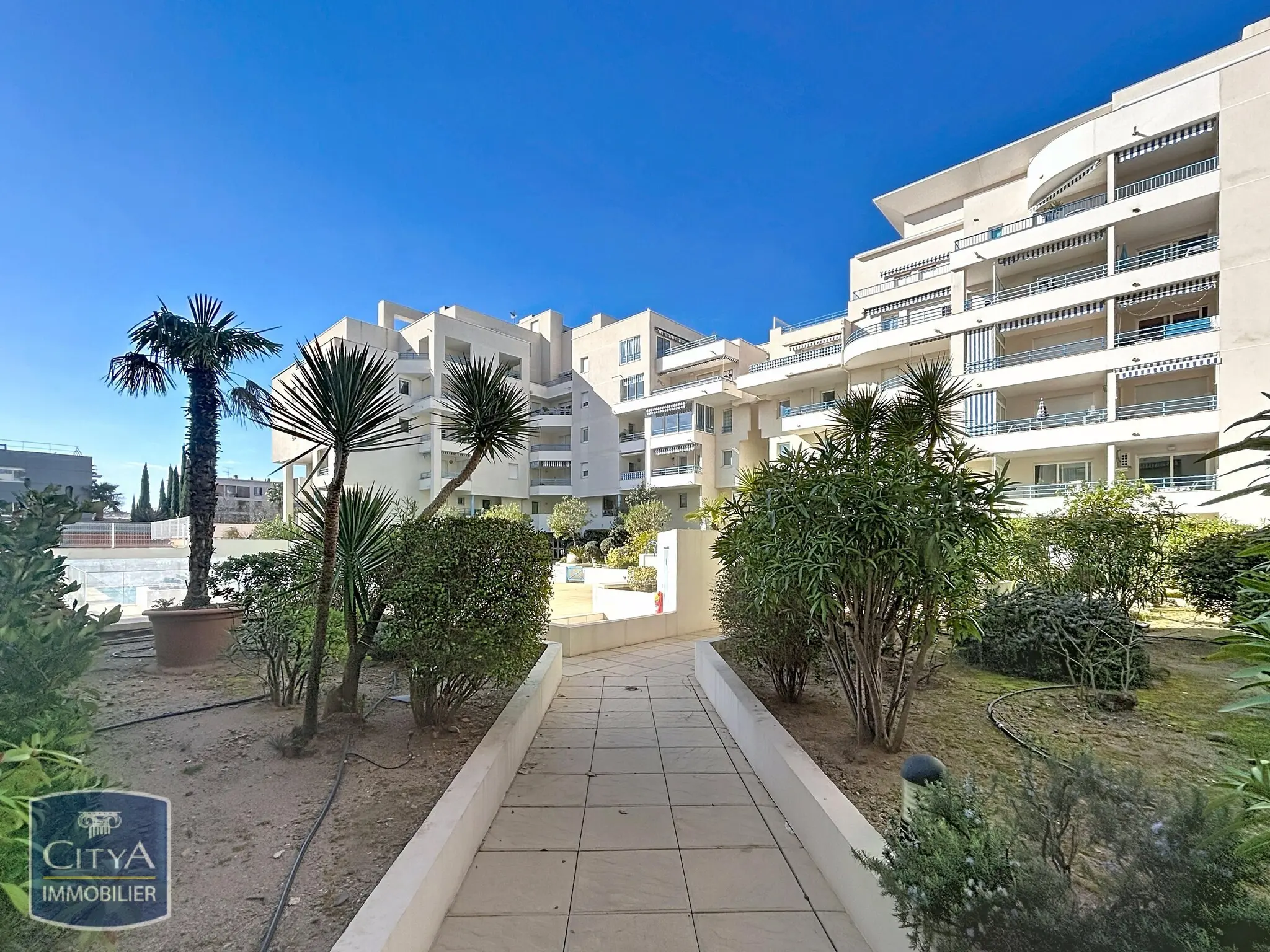 Photo 1 Appartement 1 pièce 29m²