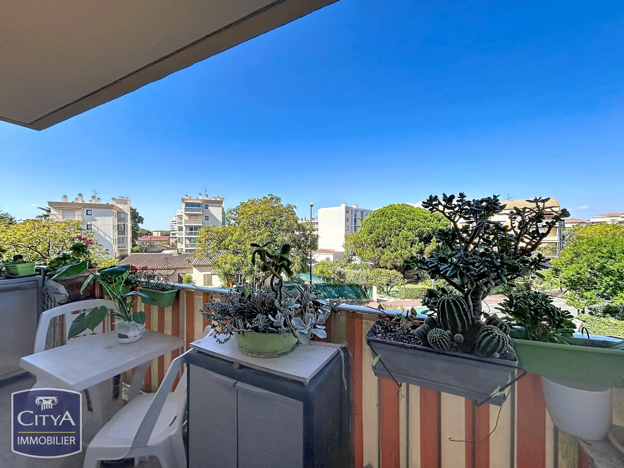Photo 2 Appartement 1 pièce 27m²