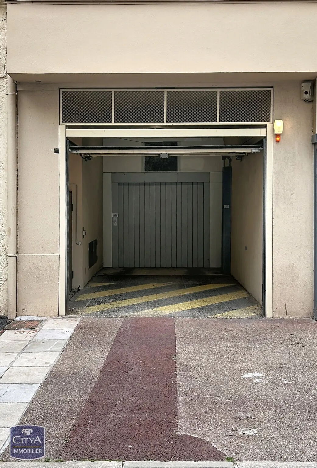 Photo 3 Parking