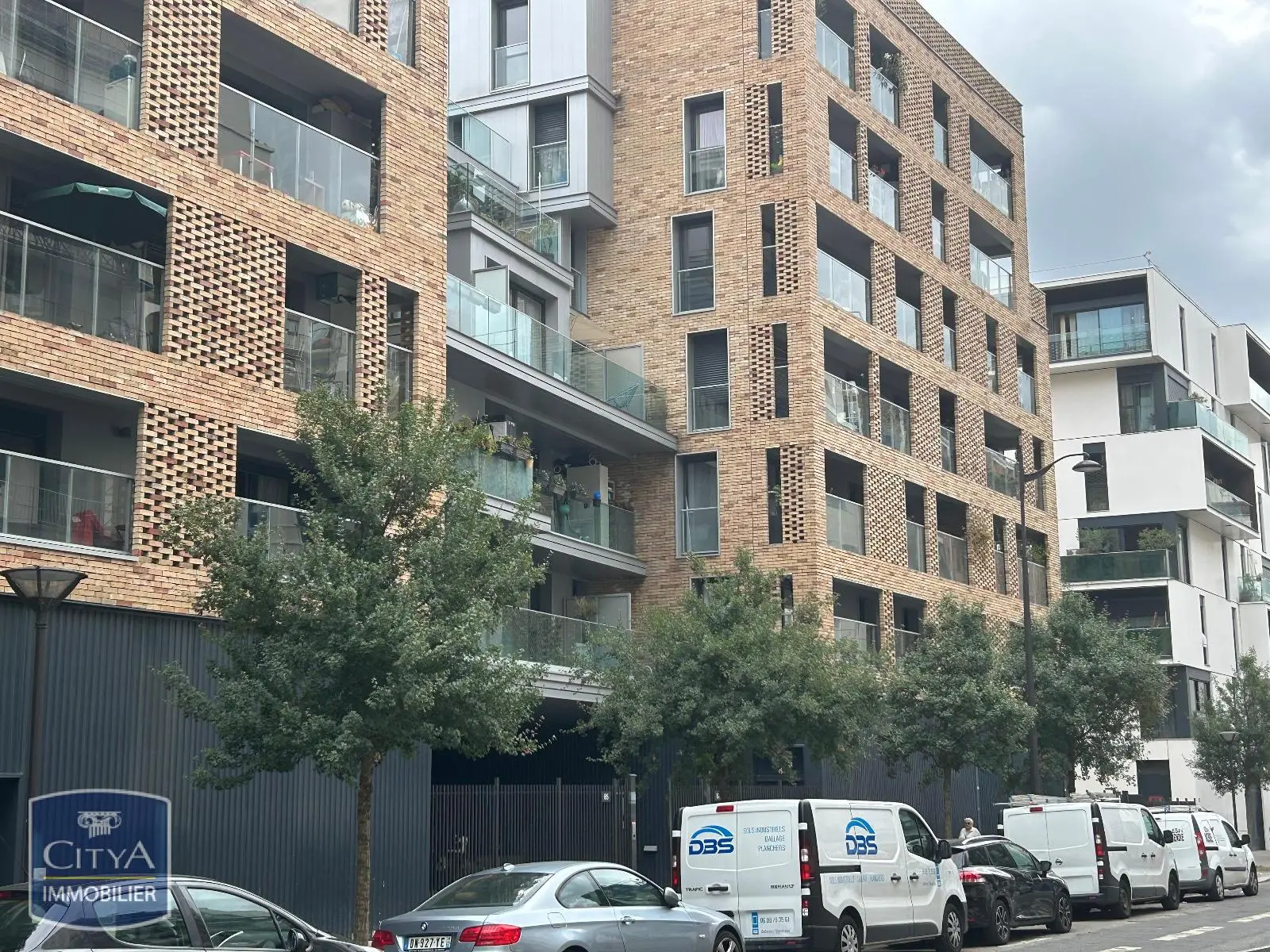 Photo 1 Parking