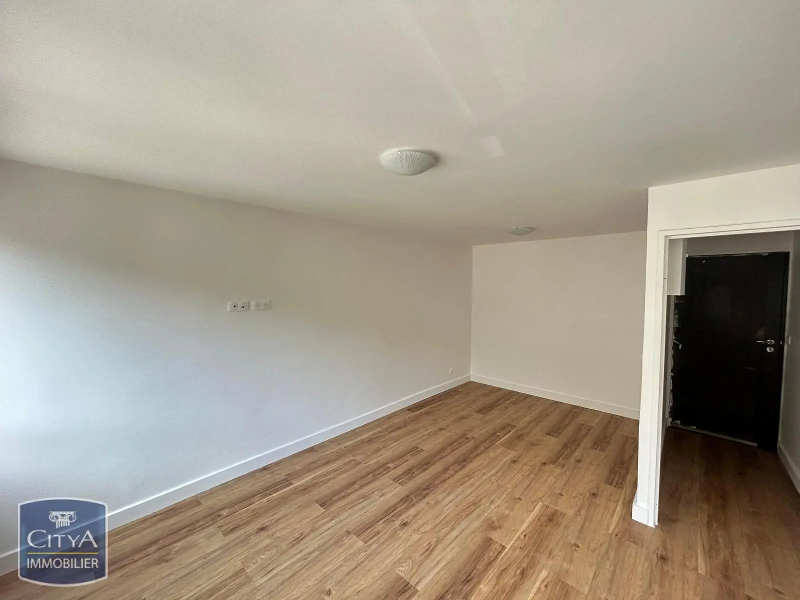 Photo 1 Appartement 1 pièce 28.7m²