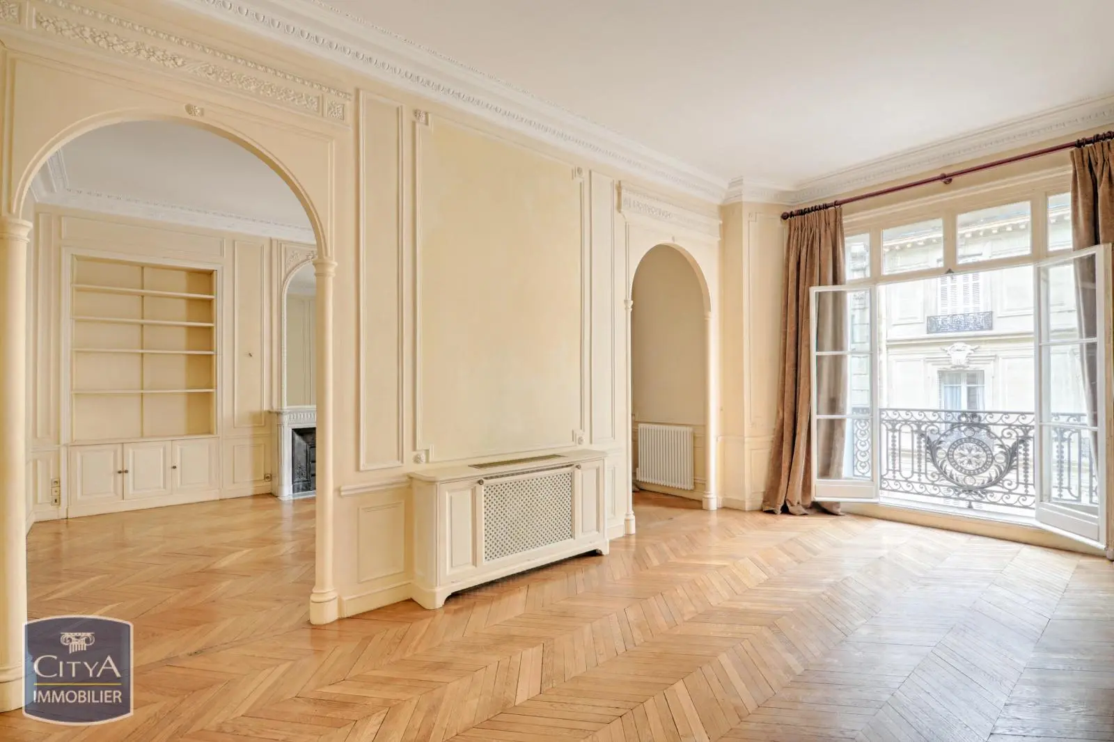 Photo 1 Appartement 6 pièces 155m²