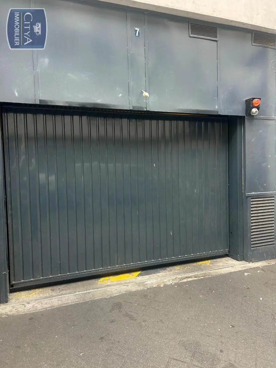 Photo 1 Parking