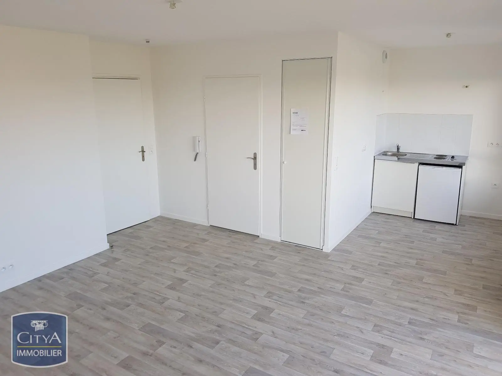 Photo 2 Appartement 1 pièce 29.49m²