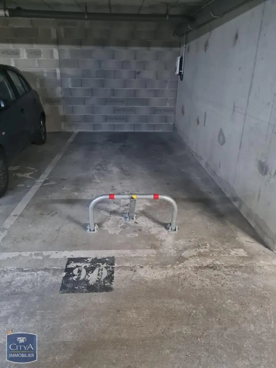 Photo 1 Parking