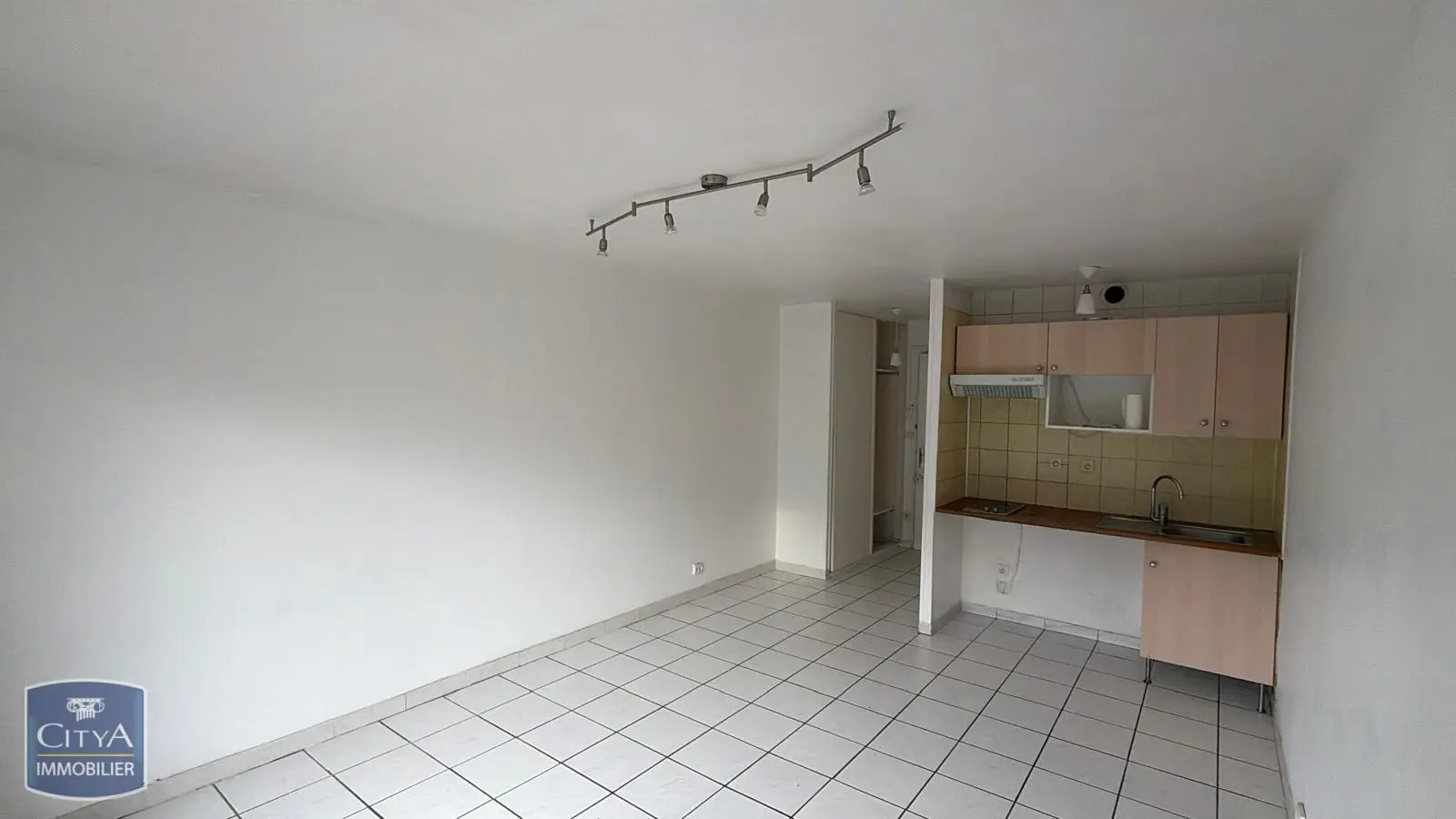 Photo 2 Appartement 1 pièce 24.67m²