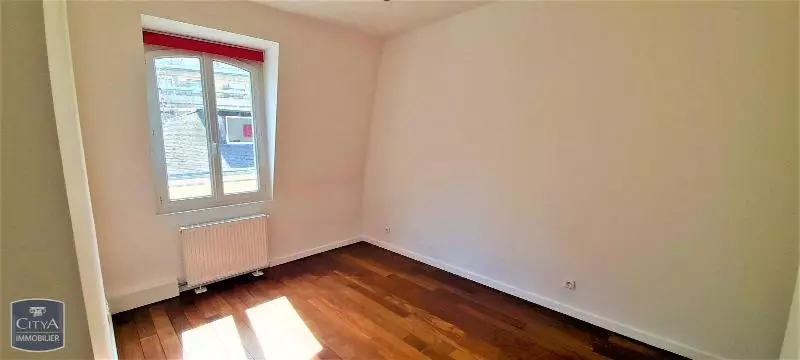 Illustration pour Maison 5 pièces 130m² Photo Maison 5 pièces 130m²