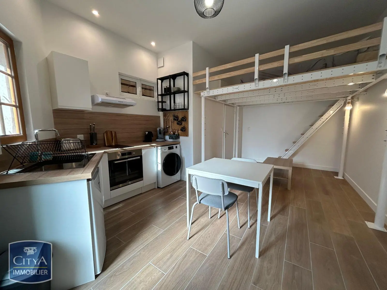 Photo 1 Appartement 1 pièce 21.88m²