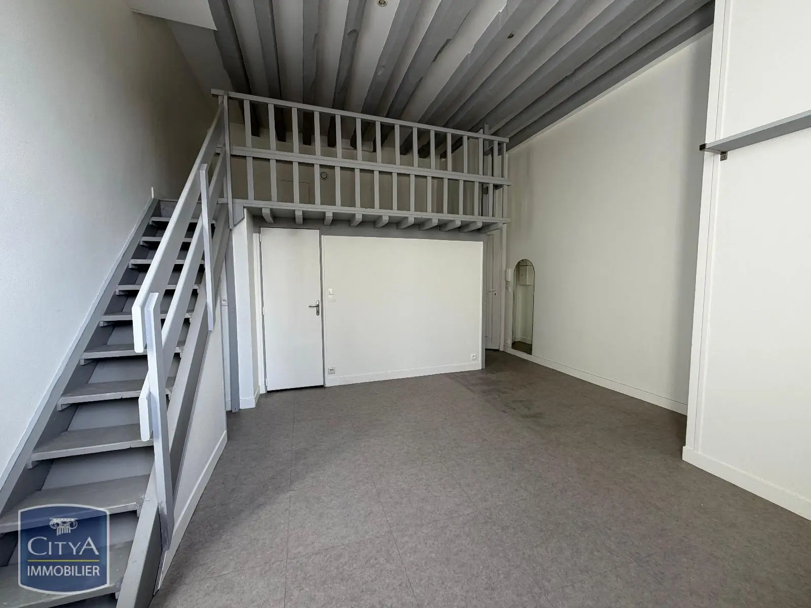 Photo 1 Appartement 1 pièce 23.06m²