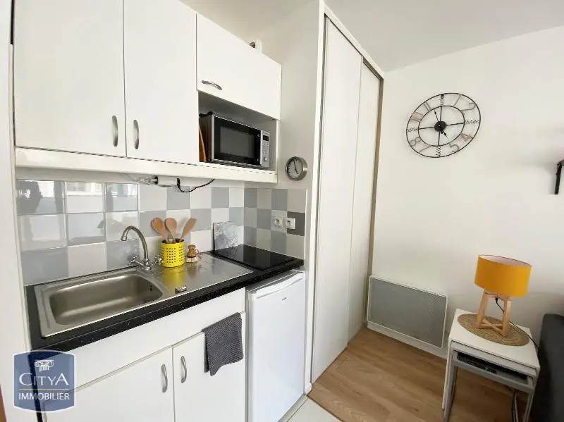 A LOUER STUDIO MEUBLE PROCHE GARE PARIS MONTPARNASSE VERSAILLES