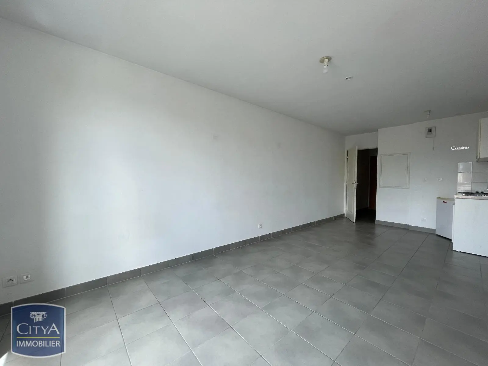 Photo 2 Appartement 1 pièce 28.78m²