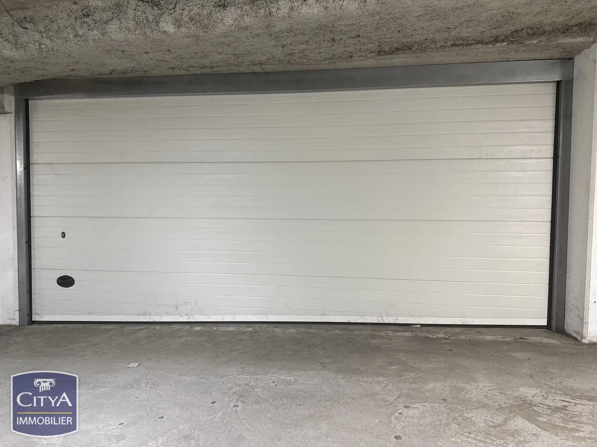 Photo 1 Parking 24m²
