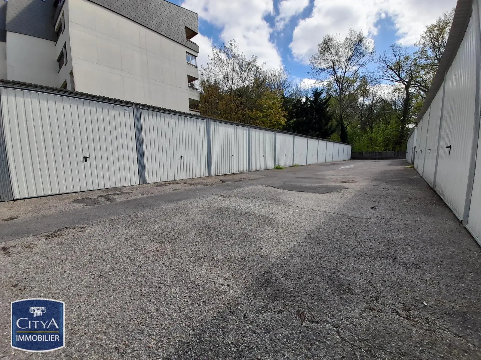 Photo 1 Parking