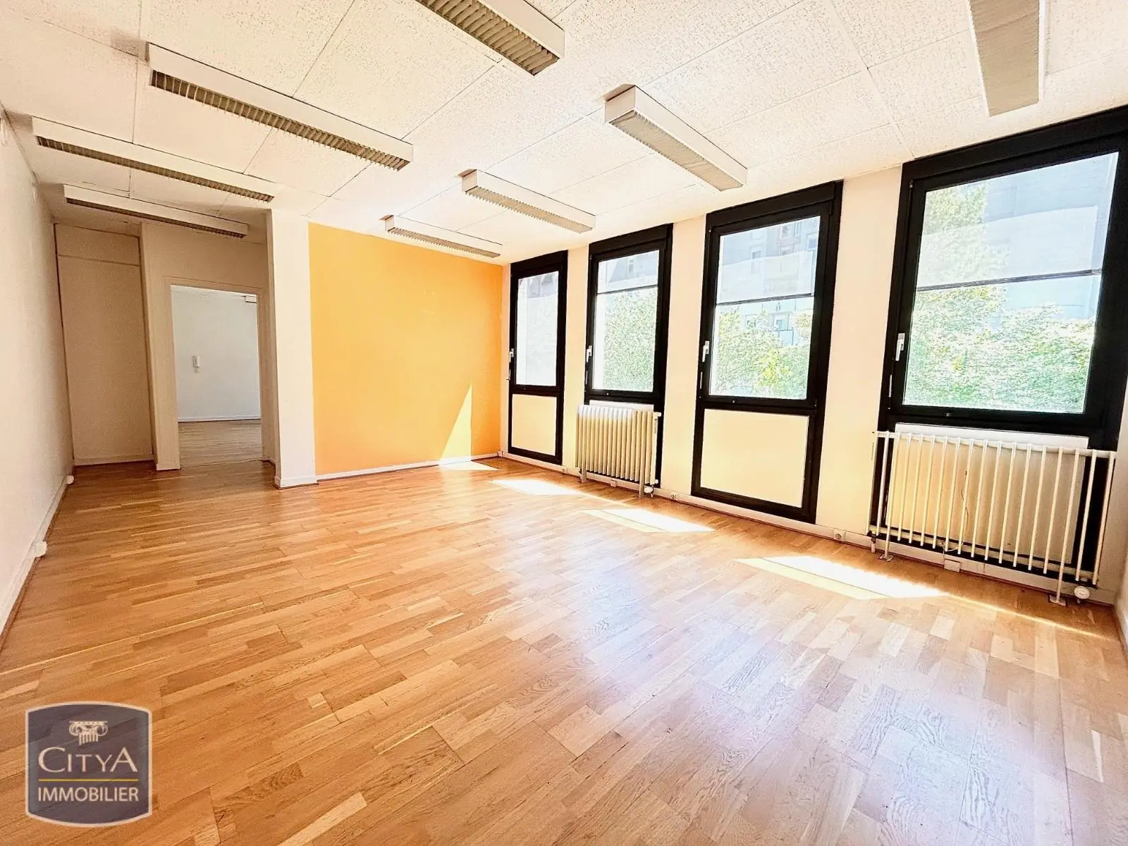 Photo 1 Local Commercial 47.5m²