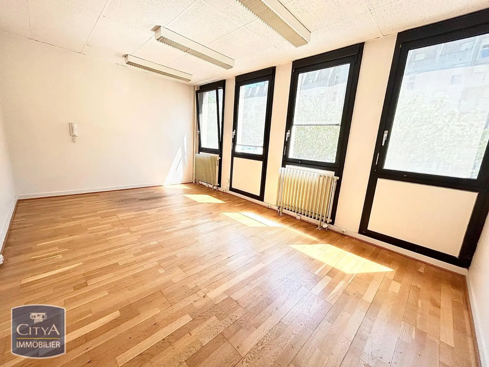 Photo 2 Local Commercial 47.5m²