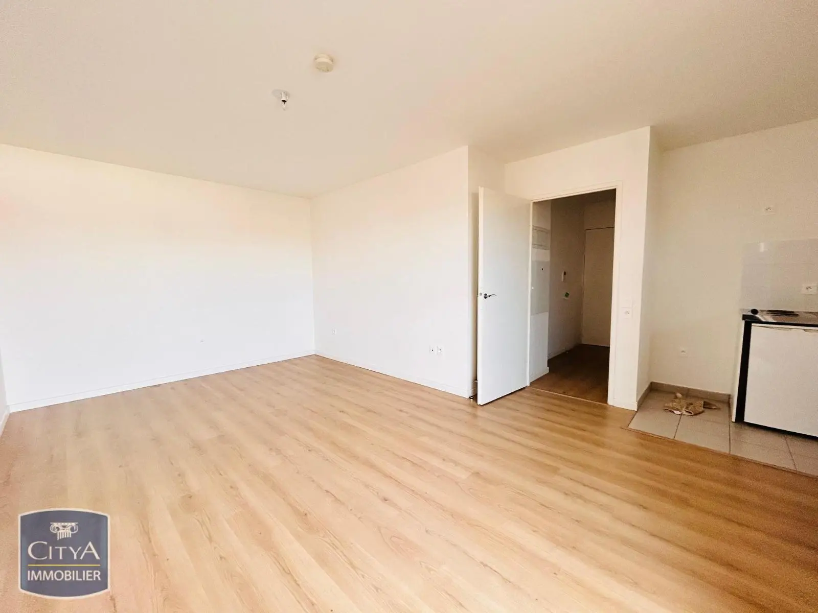 Photo 2 Appartement 1 pièce 30.98m²