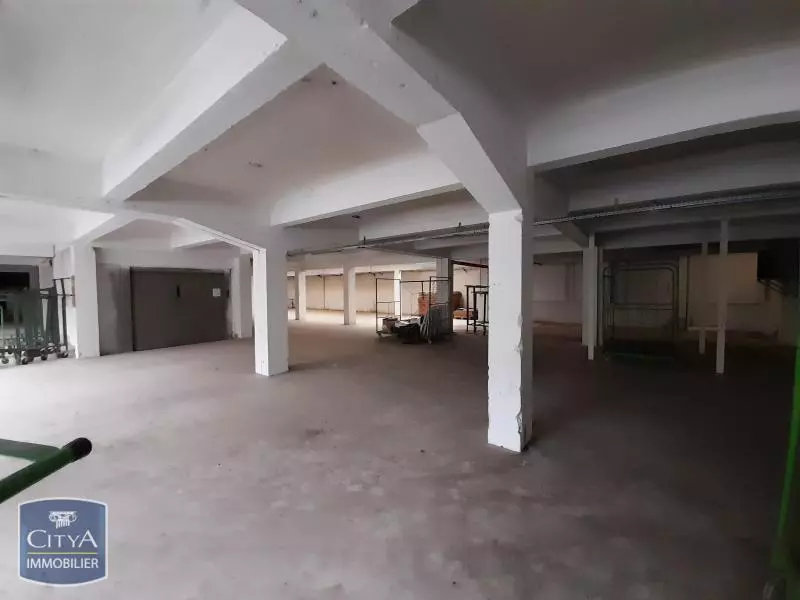 Photo Local Commercial 615m²