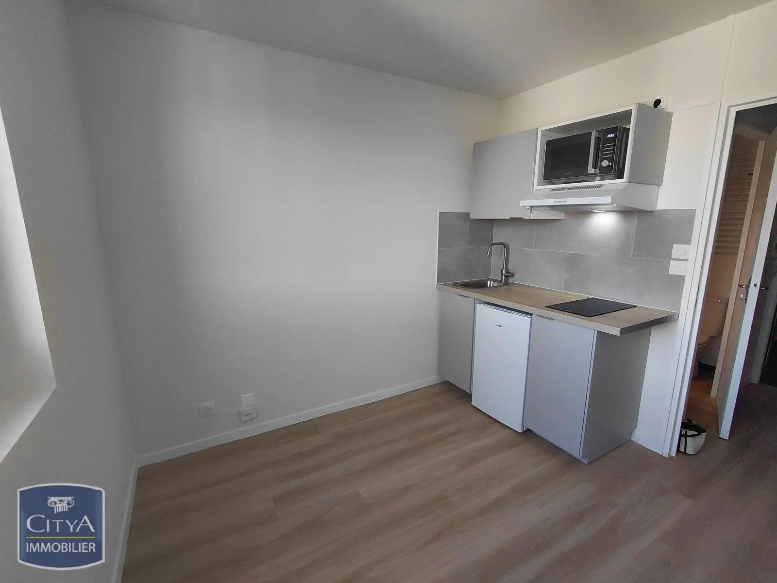 Photo 2 Appartement 1 pièce 14.15m²