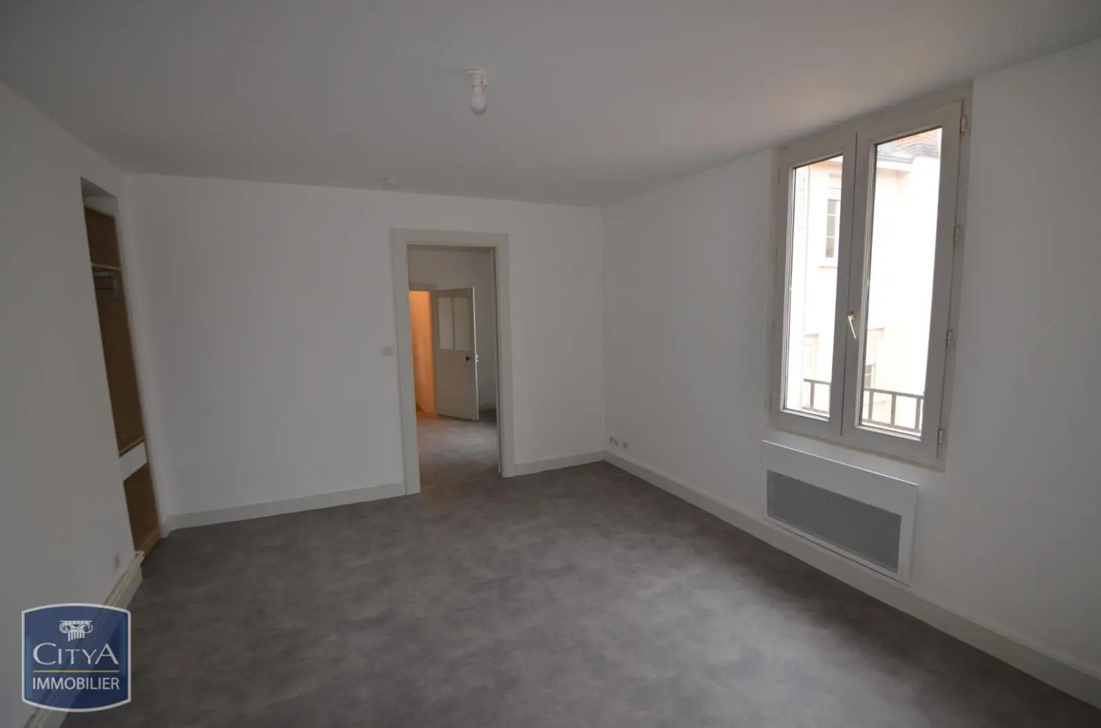 Photo 2 Appartement 1 pièce 41.77m²