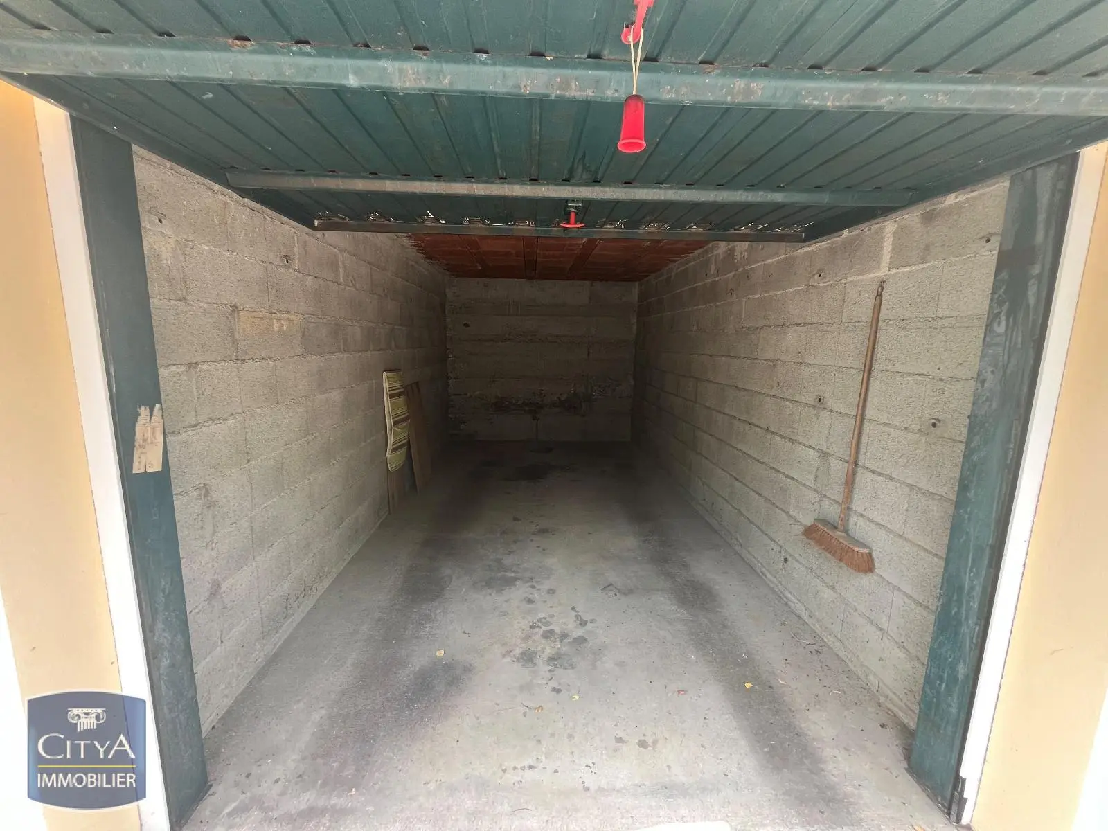 Photo 1 Parking
