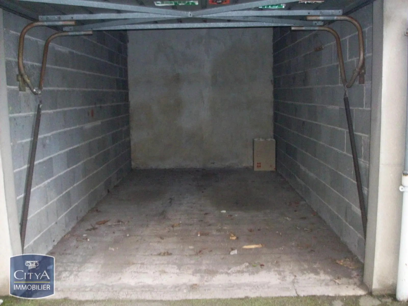 Photo 1 Parking