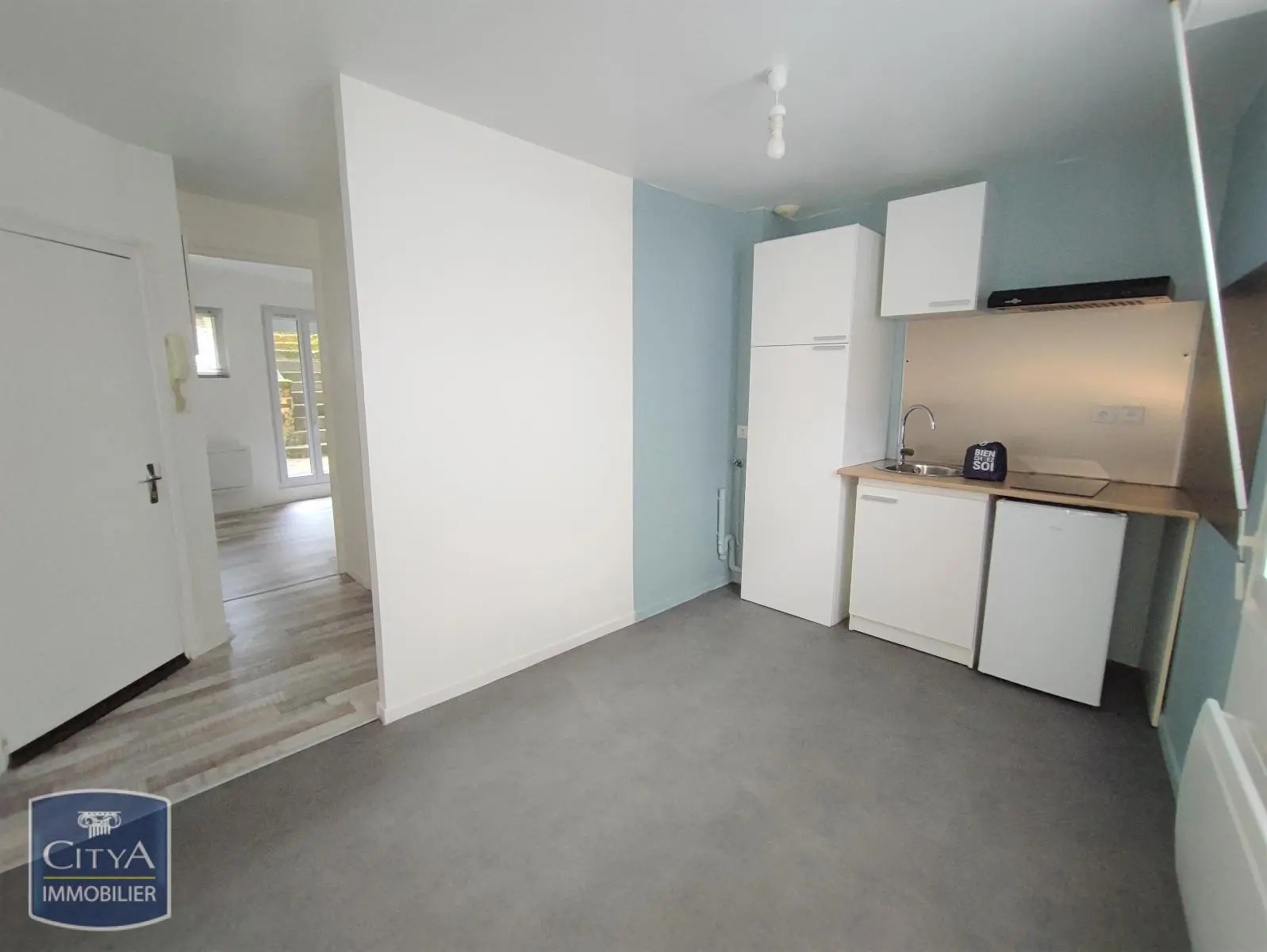 Photo 1 Appartement 1 pièce 24.4m²