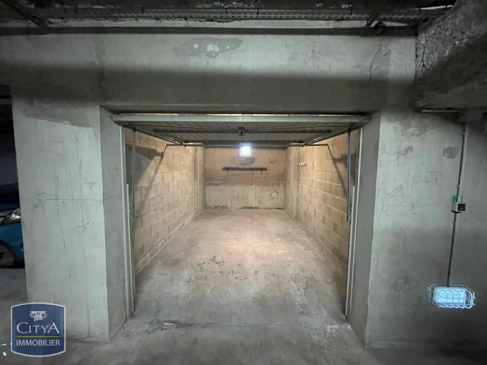 Photo 3 Parking